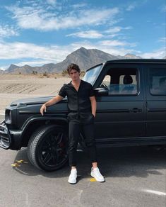 Men’s Instagram Photo Ideas, Men’s Lifestyle, Man Car Photography, Cool Outfits For Men Classy, Casual Poses Men, Man In Car Aesthetic, Car Men Aesthetic, Car Poses Photo Ideas Men, Luxury Streetwear Men