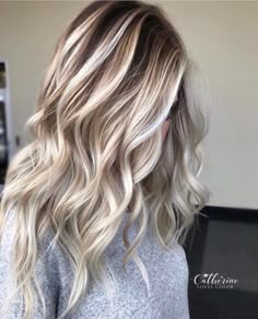 Winter Hair Colour For Blondes, Mushroom Blonde, Beachy Blonde, Long Bobs, Icy Blonde Hair, Color Balayage, Dark Roots Blonde Hair, Balayage Blonde