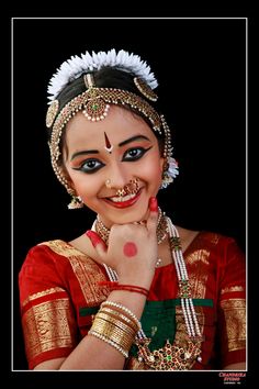 Annanya Sangeetha – Kala Pradarshini Indian Classical Dance Photography, Bharatanatyam Dancer, Indian Classical Dancer, Bharatanatyam Poses, Dance Competitions, Dance Photo Shoot, Child Prodigy, Feather Wallpaper