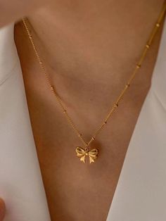 Simple Gold Pendent Designs, Kalung Aesthetic, Pendent Design, Jewelry Necklace Simple, Jewelry Product Shots, Preppy Jewelry, Pretty Jewelry Necklaces, Jewelry Set Design, Indian Jewellery Design Earrings