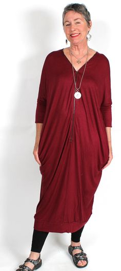 95% RAYON 5% SPANDEX - HAND WASH COLD TUMBLE DRY LOWONE SIZE FITS SMALL-6X+• Bust 66" stretched 76"• Hips 76"• Length 50"We have a zipper dress is another bold color- burgundy. Wear anywhere, dress it up or dress it casual. I love this dress. Cut-on-the-bias for lotsa stretch. Zipper is sturdy and stays put. Fabulous! Model is 5'7" size small.Design Details: scoop neck, long-sleeve, zipper dress front & back with pockets. Chic Resort Wear, Hippie Chic Fashion, Boho Hippie Chic, Zipper Dress, Small Design, Dress Boho, Dress Zipper, Bold Color, Hippie Chic