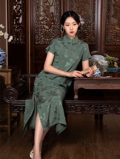 Size: XL Qipao Vintage, Vintage Cheongsam, Bamboo Leaf, Giving People, Green Bamboo, Cardigan Design, Cardigan Vintage, Qipao Dress, Exotic Fashion