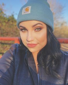 Bonnet Carhartt, Carhartt Beanies, 90's Fashion, Cute Hats, Hair Tips, Country Outfits, Hair Dos, Leather Jackets, Beanie Hats