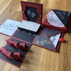 Eine Variante der Explosionsbox zum Thema TheaterMit „einfachenMitteln gebasteltohne StampinUp << Theatre Gifts, Hoco Proposals Ideas, Exploding Boxes, Explosion Box, Homecoming Proposal Ideas, Best Answer, Pop Up Cards, Proposal Ideas