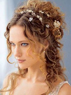 Greek Goddess Hairstyles, Greek Hair, Victorian Hairstyles, Curly Wedding Hair, Flowers In Her Hair, Goddess Hairstyles, Trendy Wedding Hairstyles, Penteado Cabelo Curto, Wedding Hairstyles Updo