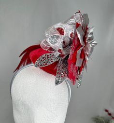 Red and silver fascinator. Festive pice for the holiday. Wear any position. Removable headband and clips Silver Fascinator, Mini Hats, Wedding Fascinators, Red And Silver, Holiday Wear, Wedding Hair Accessories, Fascinator, The Holiday, Christmas Holidays