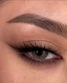 Makeup inspiration | Mascara | Eye shadow | highlighter | Eyeliner | eyebrow | glitters Soft Glam Fox Eye Makeup, Shadowy Eyes Make Up, Simple Winter Makeup Looks, Choir Concert Makeup, Eyeliner With Eye Shadow, Easy Makeup Brown Eyes, Prom Makeup Inspo Natural Glam, Black Honey Makeup Look, Burgundy Dress Makeup Ideas