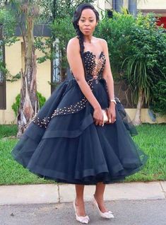 This Dress is fashionable for every occasion. the dress is made-to-order by professional tailors. You can choose from 50 colors, Regular sizes 2 to 16 and plus sizes 14w to 26W. Custom size is also available.. The product details: Color: Black, Length: Midi, Silhouette: A-Line, Neckline: Sweetheart, Primary Fabric: Tulle Tea Length Prom Dress, Black Ball Gown, Tea Length Wedding, Make Your Own Dress, Black Tulle, Formal Dresses Prom, Tea Length, Dress With Bow