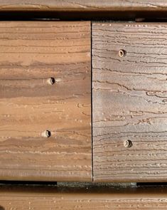 closeup of the wood grains on a bench