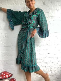 This is beautifull ruffled, over sized robe great summer cover up, on your holidays fits all sizes, loose and comfortable, made in light and flowy material, your must have holiday dress size L Thank You for looking Long Sleeve Beach Wrap Dress With Tie Waist, Summer Bohemian Wrap Dress With Tie Waist, Green Tie Waist Wrap Dress For Vacation, Bohemian Wrap Dress With Tie Waist For Vacation, Summer Bohemian Robe With Tie Waist, Bohemian Tie Waist Wrap Dress For Beach, Flowy Ruffled Wrap Dress For The Beach, Bohemian Wrap Dress With Tie Waist For Beach, Flowy Wrap Dress With Ruffles For Beach