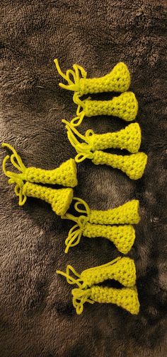 Shrek ears with ties that you can attach to a headset, headband, etc. Crochet Shrek Ears, Shrek, Costume Hats, Costume Accessories, Crochet Crafts, Headpiece, Crochet Projects, Electronic Accessories, Crochet