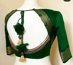 Blouse Maggam Work, Lace Blouse Design, Maggam Work Blouse, Blouse Designs Catalogue, Best Blouse Designs, Saree Blouse Neck Designs, Backless Blouse Designs, New Saree Blouse Designs, Traditional Blouse Designs