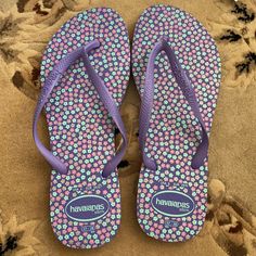 New With Tags! Havaianas Slim Sunny Flip Flop In Violeta Mostly Purple With Purple And Blue Floral Design. Brazilian Size 37/38 Which Is A Us 7/8 Casual Purple Flip Flops For Spring, Adjustable Purple Round Toe Flip Flops, Peach Sandals, Purple Flip Flops, Gold Flip Flops, White Flip Flops, Leopard Sandals, Blue Floral Design, Havaianas Flip Flops