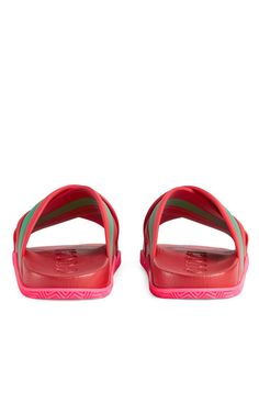 These sandals from Gucci boast the instantly recognizible Web detail and a contrasting pink sole.Green and red Web rubber Open toe Slip-on styleMoulded footbed Crisscross straps Embossed Gucci logoBranded insoleComposition: Rubber 100%Lining: Rubber 100%Sole: Rubber 100%Made in Italy Chevron Outfit, Gucci Slides, Chevron Jewelry, Web Detail, Gucci Shop, International Clothing, Shoes Flats Sandals, Luxury Women Fashion, Sandals For Sale