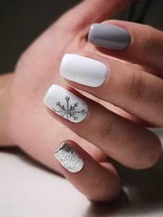 Winter isn't going anywhere, but this only means that it's time to break out the winter nail designs! From dark colors to snowflake nail designs (my new favorite and the purpose of this whole post), Silver Nail, Winter Nails Acrylic