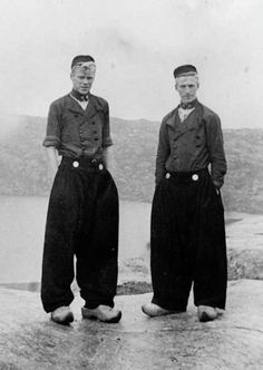 French Traditional Clothing Men, French Pants, Dutch Men, Men In Traditional, Traditional Pants, Americana Vintage, Photography Series, Stunning Photography, Two Men