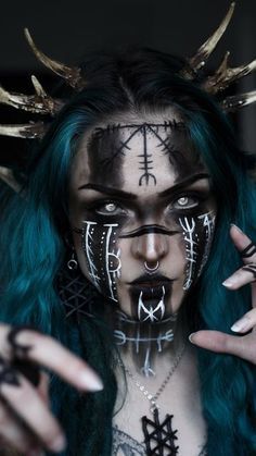 Forest Witch Makeup, Witchy Makeup Looks, Medieval Makeup, Pagan Makeup, Warrior Makeup, Witchy Makeup, Vikings Halloween, Halloween Makeup Witch