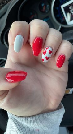 Easy Nail Art For Valentines Day, Cute Simple February Nails, Simply Valentines Nails, Cute Simple Valentine’s Day Nails, Nails Ideas Valentines Day Simple, Valentine Nails Easy, Valentines Day Nails Easy Simple, Valentines Days Nail, Cute Valentines Nails Red