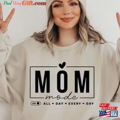 Diy Mom Shirts, Mother’s Day Shirt Idea, Cricut Hoodie Ideas Women, Mom Hoodie Ideas, Cricut Mom Shirts, Custom Sweatshirt Ideas, Mom Tshirt Ideas, Mama Hoodie, Projets Cricut