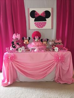 the table is covered in pink and minnie mouse decorations