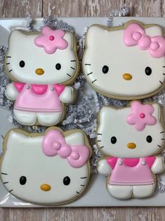 hello kitty cookies in the shape of teddy bears and kittens with pink bows on them