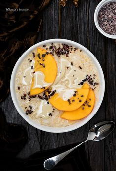 a bowl of oatmeal topped with sliced peaches