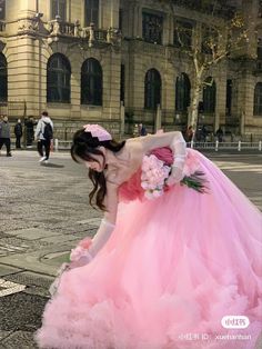 Prom Dresses Photoshoot, ပုဆိုးနဲ့ကောင်လေး Photo, 2 Princess, Pink Flower Dress, Big Dresses, Pretty Pink Princess, 사진 촬영 포즈, Fairytale Dress, Ball Gowns Prom