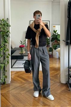 Grey Trousers Outfit, Men Minimalist Fashion, Autumn Outfit Inspo, Jacob Elordi, Soft Boy