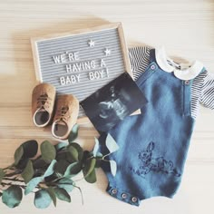 Baby Gender Announcement Photos, Pregnancy Announcement Flat Lay, Baby Gender Reveal Announcement, Baby Boy Gender Reveal, Baby Gender Announcements, Gender Announcement, Pregnant With Boy, Boy Announcement