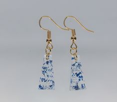 Queen Anne's Lace Blue Pressed Flower Earrings, dried flower earrings, botanical jewelry, confetti earrings, terrarium earrings Blue Triangle Earrings For Gift, Hypoallergenic Triangle Earrings For Gift, Dried Flower Earrings, Blue Flower Earrings, Blue Queen, Earrings Triangle, Queen Annes Lace, Botanical Jewelry, Earrings Blue