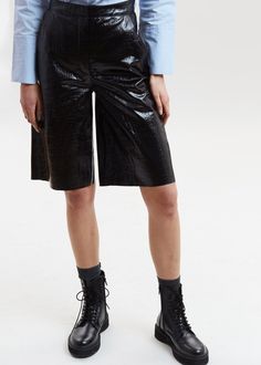 Manua Leather Shorts by Remain Birger Christensen in Black Shorts Remain Winter Shorts Outfits, Bermuda Shorts Outfit, Leather Shorts, Work Fashion, Bermuda Shorts, Short Outfits, Leather Skirt, Black Leather, Winter Outfits