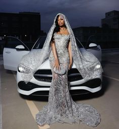 Prom Looks Black Women, Met Gala Prom Theme, Silver Hoco Dresses, Met Gala Dresses Ideas, Exotic Prom Dresses, Diamond Prom Dresses, Themed Prom Dresses, Girl Prom