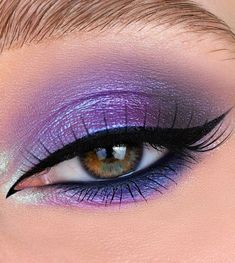 Purple Eye Makeup Blue Eyes, Cute Glitter Makeup, Makeup Pride, Makeup 2023, Eye Makeup Images, Galaxy Makeup, Purple Eye Makeup, Dramatic Eye Makeup, Bright Makeup