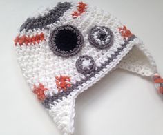 a crocheted hat with an eyeball on the front and one eyeballs on the back