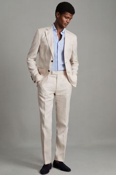 Stay cool and stylish for summer weddings with lightweight linen suits and breathable cotton shirts. Light colors like beige or pastel blue paired with loafers are perfect for the season. Linen Wedding Suit, Linen Suit Men, Linen Suits For Men, Summer Wedding Attire, Corporate Life, Blazer Outfits Men