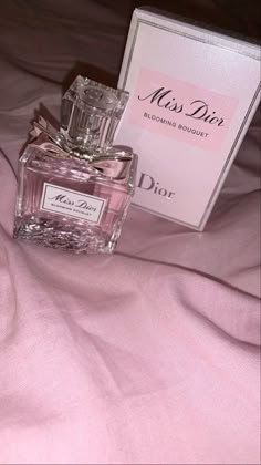 Profumo Victoria Secret, Koleksi Makeup, Koleksi Parfum, Miss Dior Blooming Bouquet, Dior Perfume, Perfume Scents, Perfume Lover, Bath And Body Care, Pink Girly Things