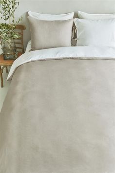 RM Tranquility - Sand maisonleonie Norwegian Bedroom, Woven Structure, Romantic Classic, Sand Color, White Color, Duvet Cover, Timeless Design, Duvet Covers, Duvet