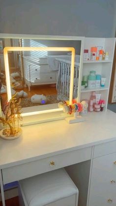 🌴🌺🥥🏝 Vanity, Pins, Dressing Table