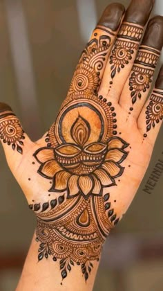 #mehndi #aesthetic #design #mehndidesign #unique #diwalispecial #deewali #festival #diwali2024 Diwali Mehndi Designs Unique, Mehndi Design For Diwali, Aesthetic Mehandi Design, Simple And Easy Mehendi Designs, Aesthetic Mehandi, Rangoli Designs Latest Unique, Mehndi Aesthetic, Unique Mehndi Design, Easy Mehendi Designs