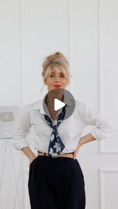 Twilly Scarf Outfit, Ways To Tie A Silk Square Scarf, How To Tie A Large Square Silk Scarf, Classic Silk Scarf With Ties, Scarf Twilly, One-size Chic Silk Scarf For Spring, Folded Clothes, Twilly Scarf