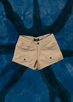 These Y2K vintage shorts are like a pocket-filled passport back to the era when micro shorts were shorter than your internet history. Features: - seven pockets - zip closure - 95% cotton, 5% elastane Every item we manage is repaired and cleaned as necessary, ensuring it arrives to you in top condition. Size: XS / US 2 / UK 6 / IT 38 Other size info: Labelled size: S Measurements:  waist (seam to seam): 34 cm / 13.3" rise: 20 cm / 7.8" inseam length: 6 cm / 2.3" Fabric: cotton 95%, elastane 5% Ca Safari Aesthetic, Y2k Cargo Shorts, Micro Shorts, Shorts Cargo, Vintage Shorts, Style Expert, Skorts, Label Sizes, Y2k Vintage