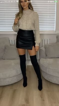 Black Leather Skirt Fall Outfit, Holiday Leather Skirt Outfit, Leather Skirt Outfit Ideas Winter, Leather Skirt Holiday Party Outfit, Cognac Skirt Outfit, Leather Skirt With Boots Outfit, Outfit Jupe En Cuir, Leather Skirt Outfit Christmas, Leather Skirt Christmas Outfit