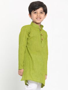 VASTRAMAY Boy's Green Cotton Kurta Add a touch of elegance to your little one's wardrobe with this charming green cotton kurta from VASTRAMAY. Made from soft and comfortable cotton fabric, this kurta features a classic design with a mandarin collar and full sleeves, perfect for special occasions or casual wear. Pair it with jeans or traditional bottoms for a complete look. Features: Color: Green Fabric: Cotton Style: Regular Fit Neck: Mandarin Collar Sleeves: Full Sleeves Specifications: Brand: Party Pattern, Cotton Kurta, Boys Wear, Full Sleeves, Casual Party, Green Fabric, Green Cotton, Mandarin Collar, Cotton Style