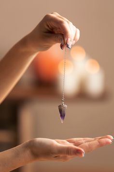 Free photo person conducting reiki thera... | Free Photo #Freepik #freephoto Reiki Business, Kundalini Reiki, Healing Room, Business Photoshoot