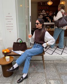 Todas las publicaciones • Instagram High Waisted Chinos Outfit, Chinos Outfit, Outfits 30s, Business Casual Outfit, Office Outfit, Rib Cage, Business Casual Outfits, Office Outfits, Book 1