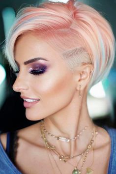 Short Straight Layered Pinky Blond Hair Pixie Cut Undercut Lined Patterns Side Undercut, Undercut Bob Haircut, Undercut Bob, Dunner Wordend Haar, Pixie Bob Haircut, Stacked Bob Haircut, Bob Hairstyles For Thick, Undercut Pixie Haircut