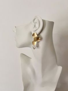 Gold Floral Coin Pearl Earrings Elegant matte gold orchid flower earrings with coin pearl dangle.  One petal is bent to look unique. Very lightweight. Dangle length is 50mm from ear post. CUSTOM REQUESTS ARE ALWAYS WELCOME! ~ Feel free to message me if you have any questions or special requests ... I will do my best to accommodate. ~ If the size you are wanting is not shown in the menu, contact me before ordering as there may be an additional charge for extra material ~ custom lengths for most necklaces, bracelets, and anklet chains can be made. ~ Many items in my shop are interchangeable so feel free to ask. ~ Please be aware that multiple items are shipped together to save us both on postage! Ships from the United States within 3 business days (I do my best to mail it out the next busine Gold Brass Flower Earrings For Formal Occasions, Formal Gold Flower Earrings In Brass, Formal Gold Brass Flower Earrings, Gold Single Flower Earring For Formal Events, Yellow Gold Drop Earrings For Parties, Yellow Gold Drop Earrings For Bridal Party, Yellow Gold Drop Bridal Earrings For Party, Metal Dangle Flower Earrings For Wedding, Dangle Metal Flower Earrings For Wedding