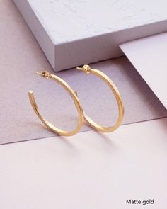 * Size: 3cm* Free shipping over $35-----------------------------------Simple, clean, classic, are all things you require in an accessory. So you’ll naturally love this amazing pair of hoop earrings. This simple gold or silver chunky pair of earrings is perfect for everyday wear. You can wear them with your favorite jeans or out to the theater. You’re sure to love these classic thin hoop earrings. You can customize these earrings to the finish of your dreams. No matter if you choose rose gold fin Chunky Gold Earrings, Silver Hoops Earrings, Hoop Earrings Chunky, Modern Hoop Earrings, Minimalist Earrings Gold, Cocktail Earrings, Chunky Hoop Earrings, Chunky Earrings, Big Hoop Earrings