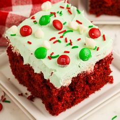 Red Velvet Christmas Poke Cake Recipe Red Velvet Wreath Cake, Easy Red Velvet, Red Velvet Flavor, Red Velvet Christmas, Poke Cake Recipe, Christmas Cakes Easy, Vegetarian Christmas, Red Velvet Cake Mix