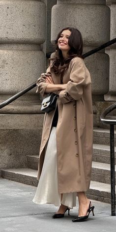 Female Office, Trench Coat Outfit, Outfit Classy, Corporate Style, Loose Coats, Ootd Ideas, Womens Windbreaker, Dream Style, Autumn 2024